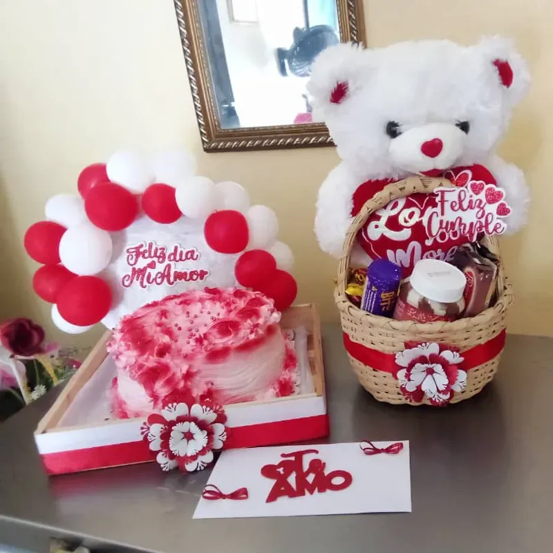 Bandeja decorada con pastel