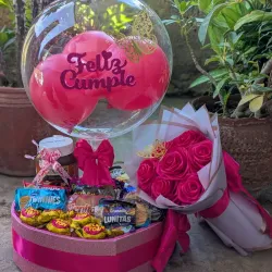 Corazón decorado y ramo de rosas eternas