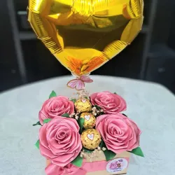 Cajita de Rosas y Bombones con Globo