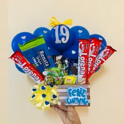 Caja peque llena de chuches 💐