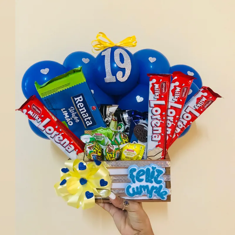 Caja peque llena de chuches 💐