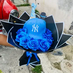Ramo de rosas con gorra 🧢 