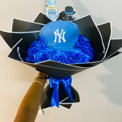 Ramo de rosas con gorra 🧢 