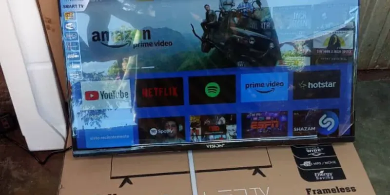 Smart TV Vision 32 pulgadas con cajita interna y soporte de pared