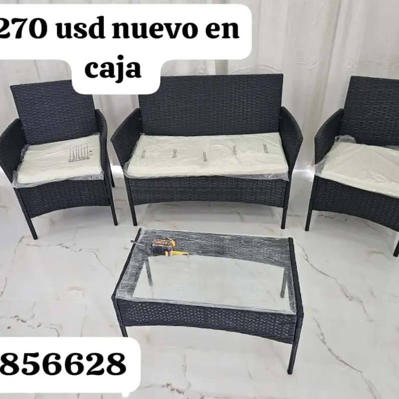 Juego de muebles con mesa de centro 