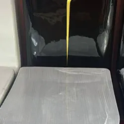 Taza de baño negra y dorado