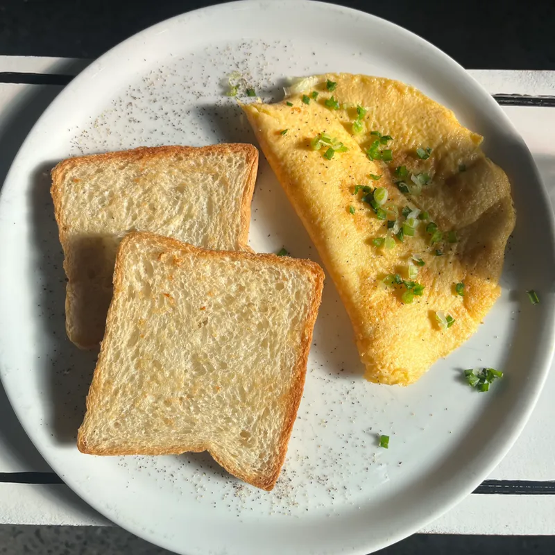 (2)Huevos revueltos con tostadas 