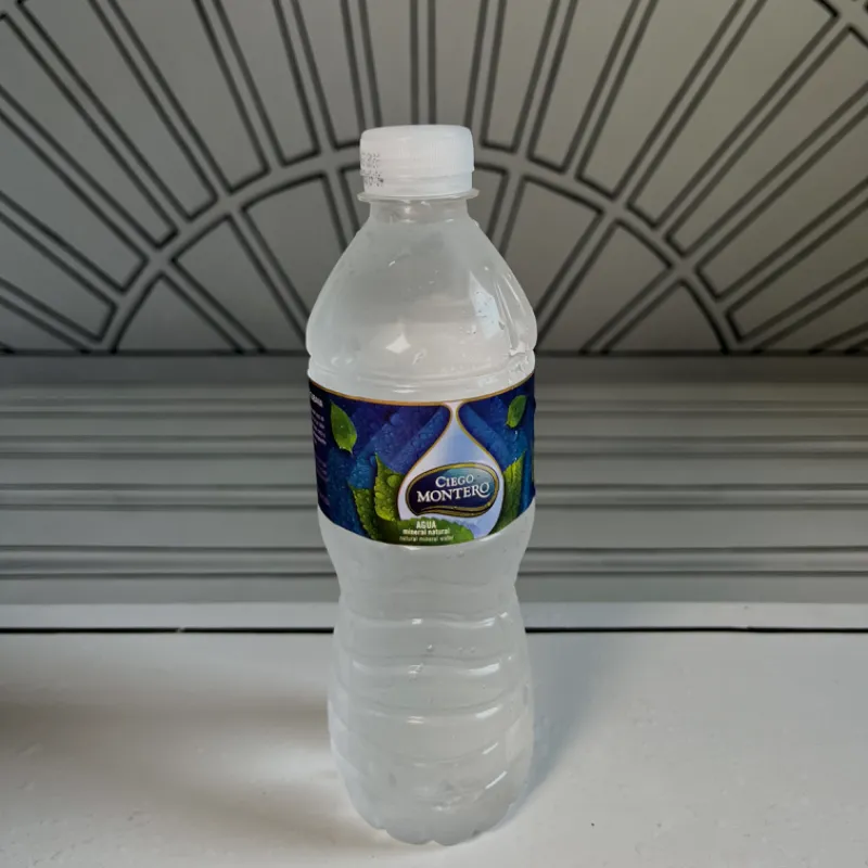 Agua pequeña de pomo 