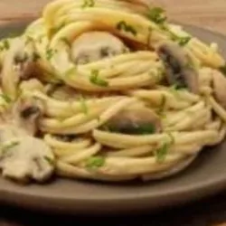 Spaguetis Napilitano con Salsa blanca 