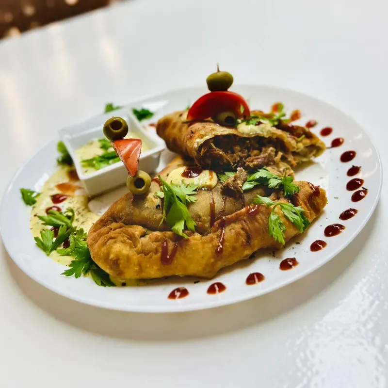 Empanada Rellena de Cerdo Mechado