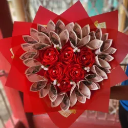 Ramo de rosas con dinero