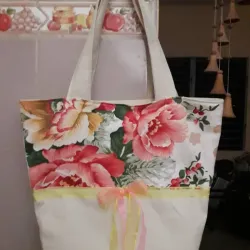 Bolsa con motivo floral 1