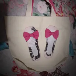 Bolsa motivo zapatos lazo rosado