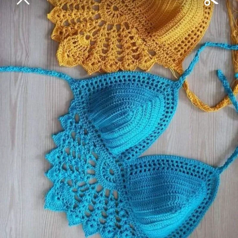 Top de playa con punta tejida