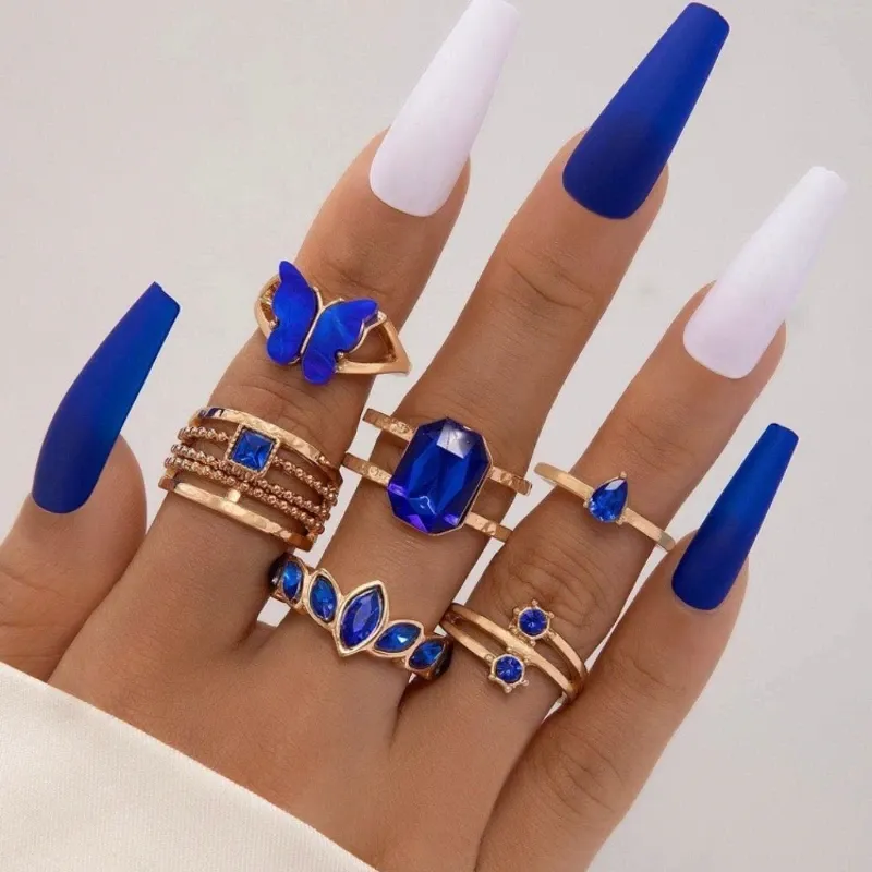 Anillos plateados con piedras azules