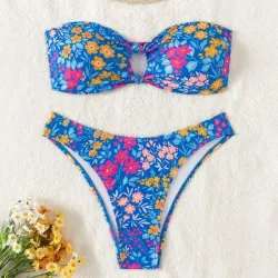 Bikini azul con estampado floral