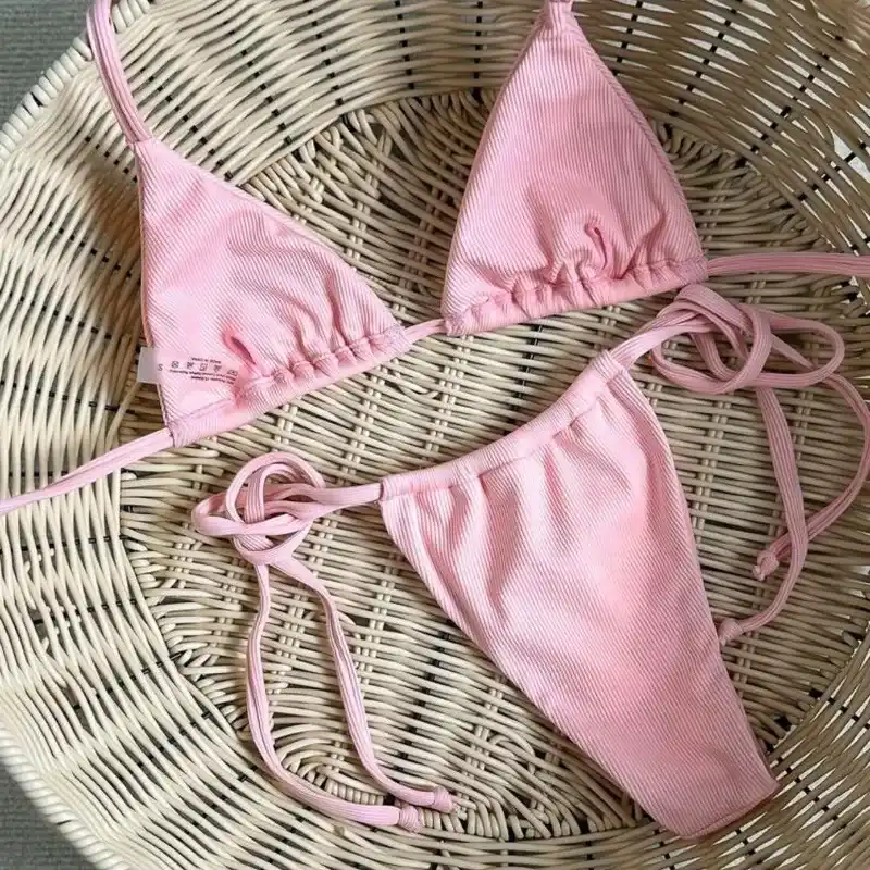 Bikini rosa con cerezas