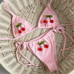 Bikini rosa con cerezas