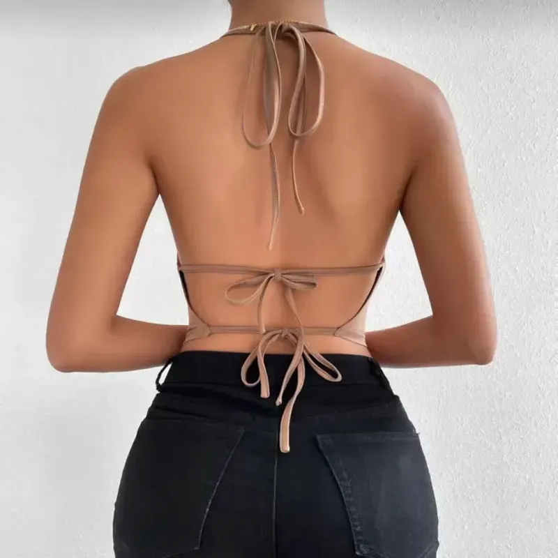 Blusa carmelita de cuello drapeado y espalda afuera