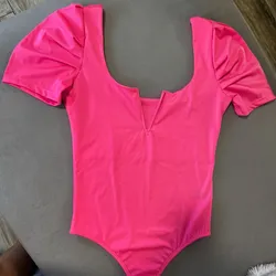 Body rosa con mangas