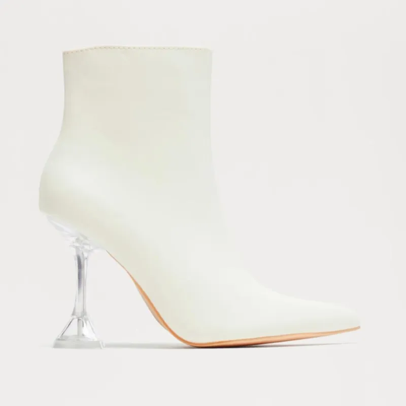 Botas blancas de tacón transparente