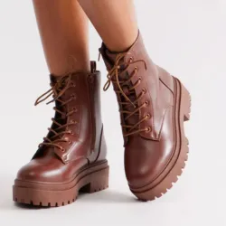 Botas carmelitas