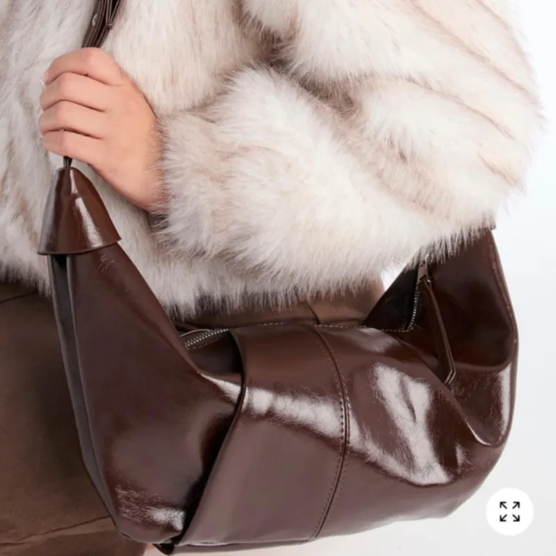 Cartera carmelita