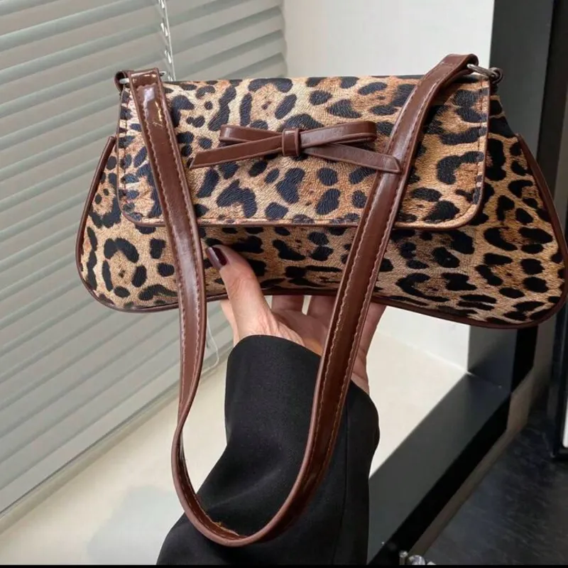 Cartera elegante animal print