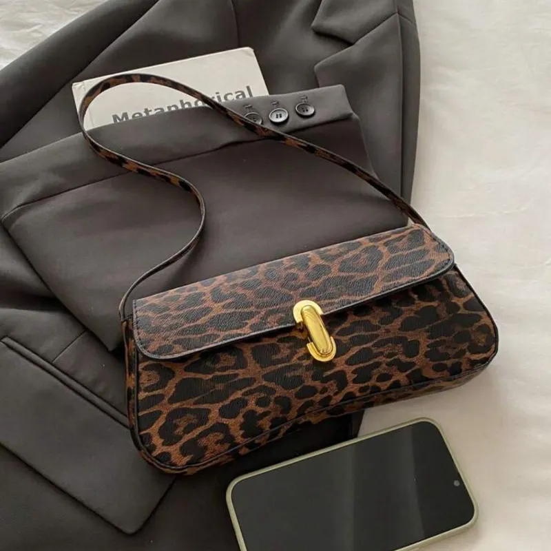 Cartera elegante animal print