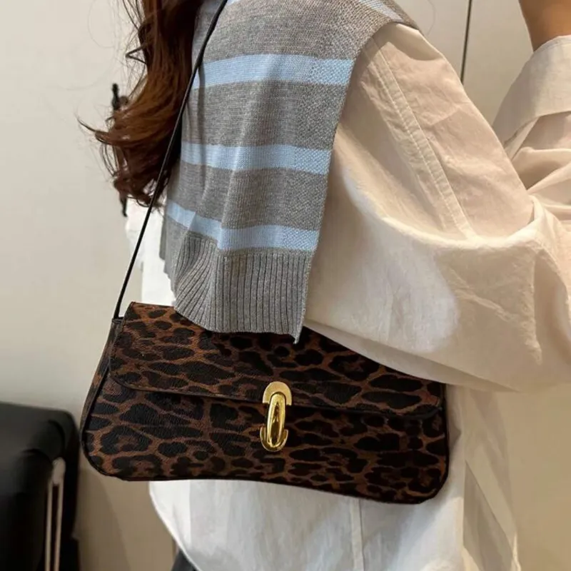 Cartera elegante animal print