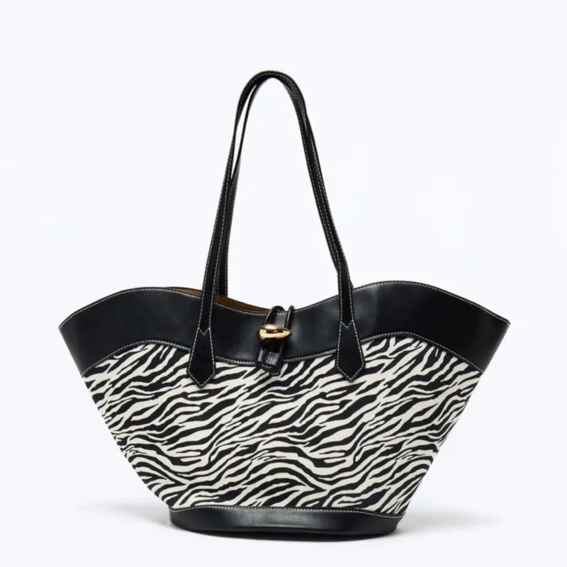Cartera grande con estampado de cebra
