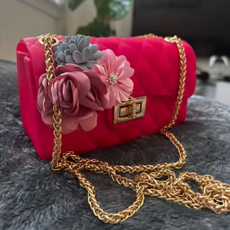 Cartera modelo sobre roja
