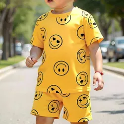 Conjunto amarillo de niño