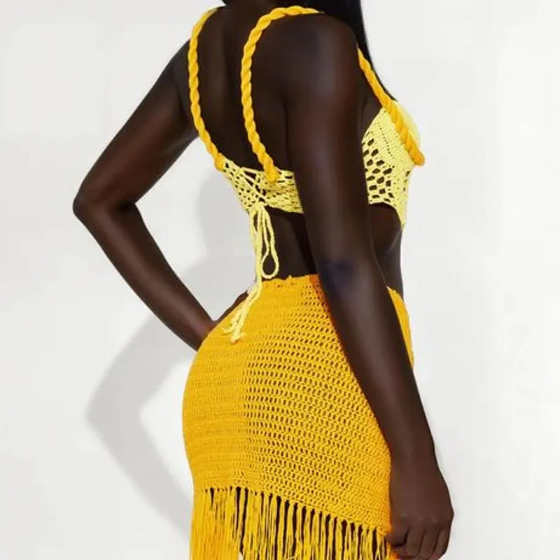 Conjunto amarillo tejido