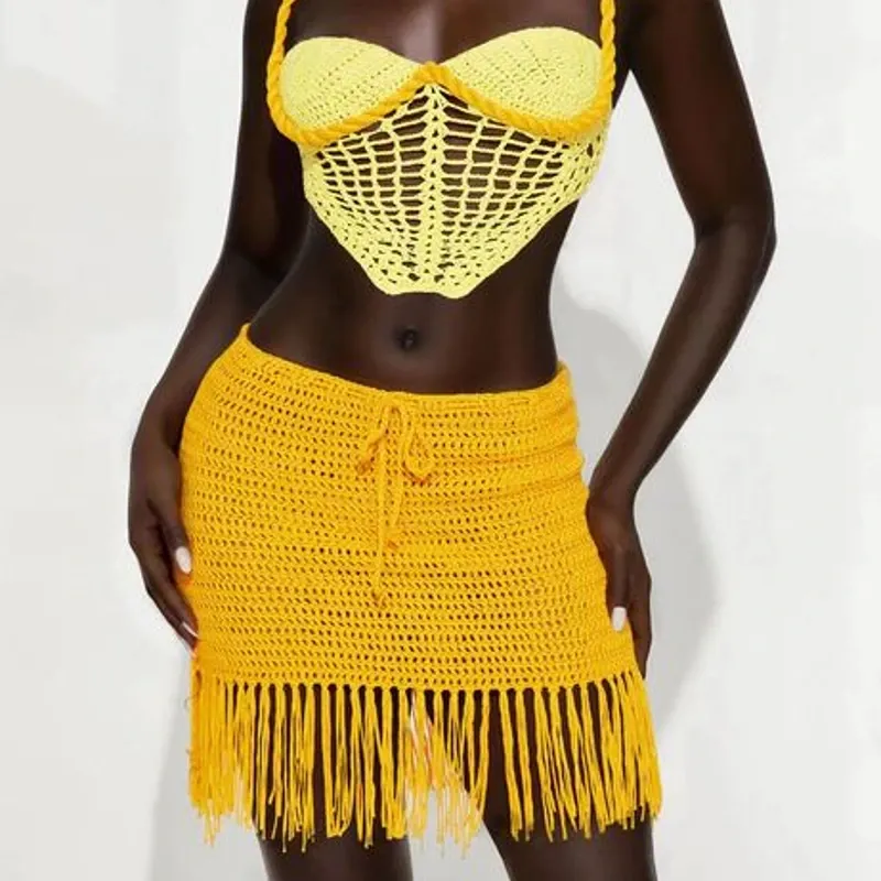 Conjunto amarillo tejido