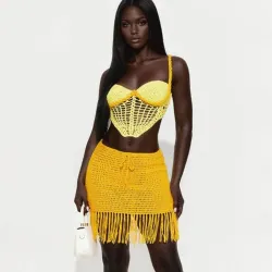 Conjunto amarillo tejido