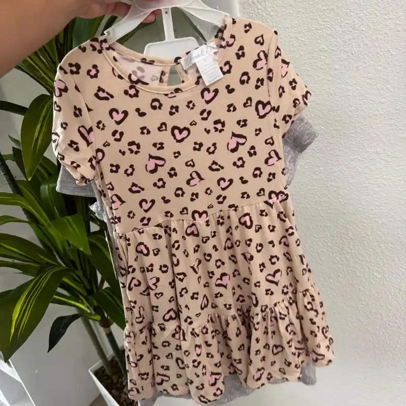 Conjunto de 2 vestidos y lazo