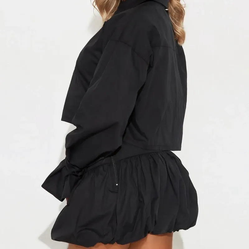 Conjunto de camisa y falda con cinto