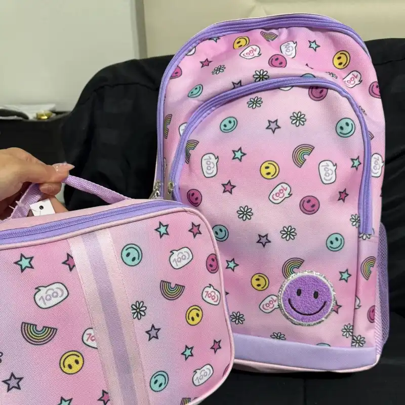 Conjunto de mochila y lunchera morado