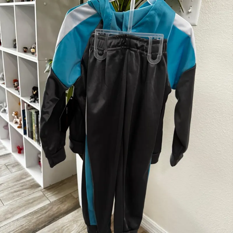 Conjunto de mono y abrigo