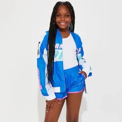 Conjunto urbano de niña