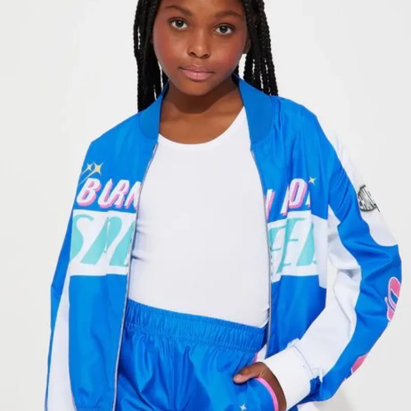 Conjunto urbano de niña