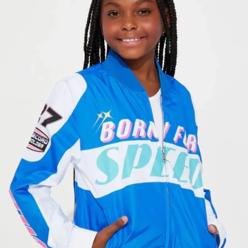 Conjunto urbano de niña