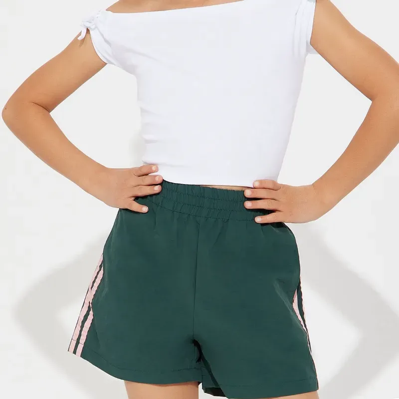 Conjunto de niña verde y blanco