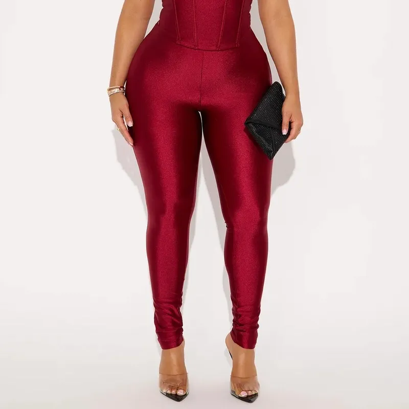Conjunto rojo de blusa y pantalón 