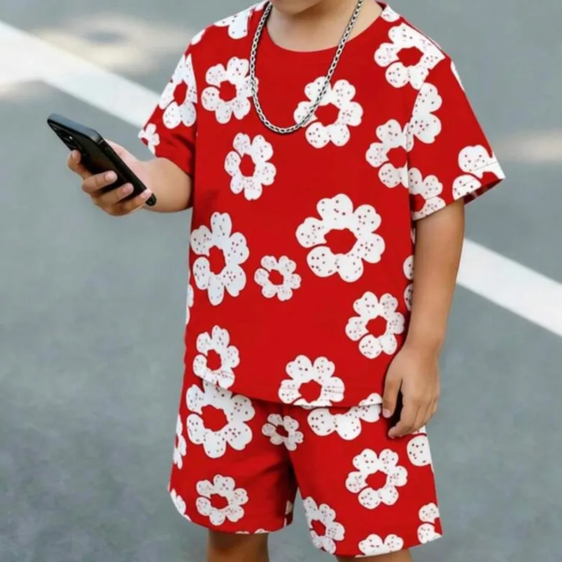 Conjunto rojo de flores blancas