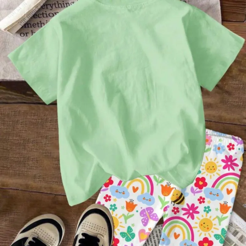 Conjunto verde con arcoíris de niña
