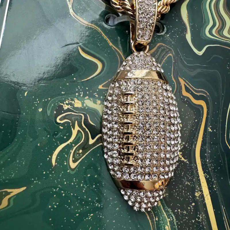 Juego de cadenas con dije de balón