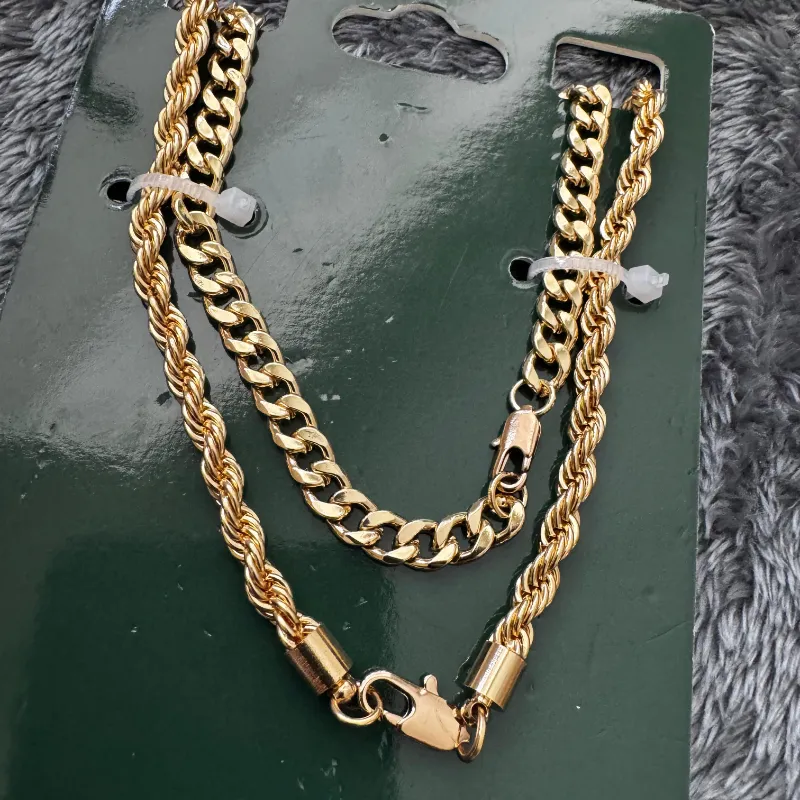 Juego de cadenas con dije de balón