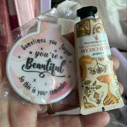 Juego de crema de manos y espejito